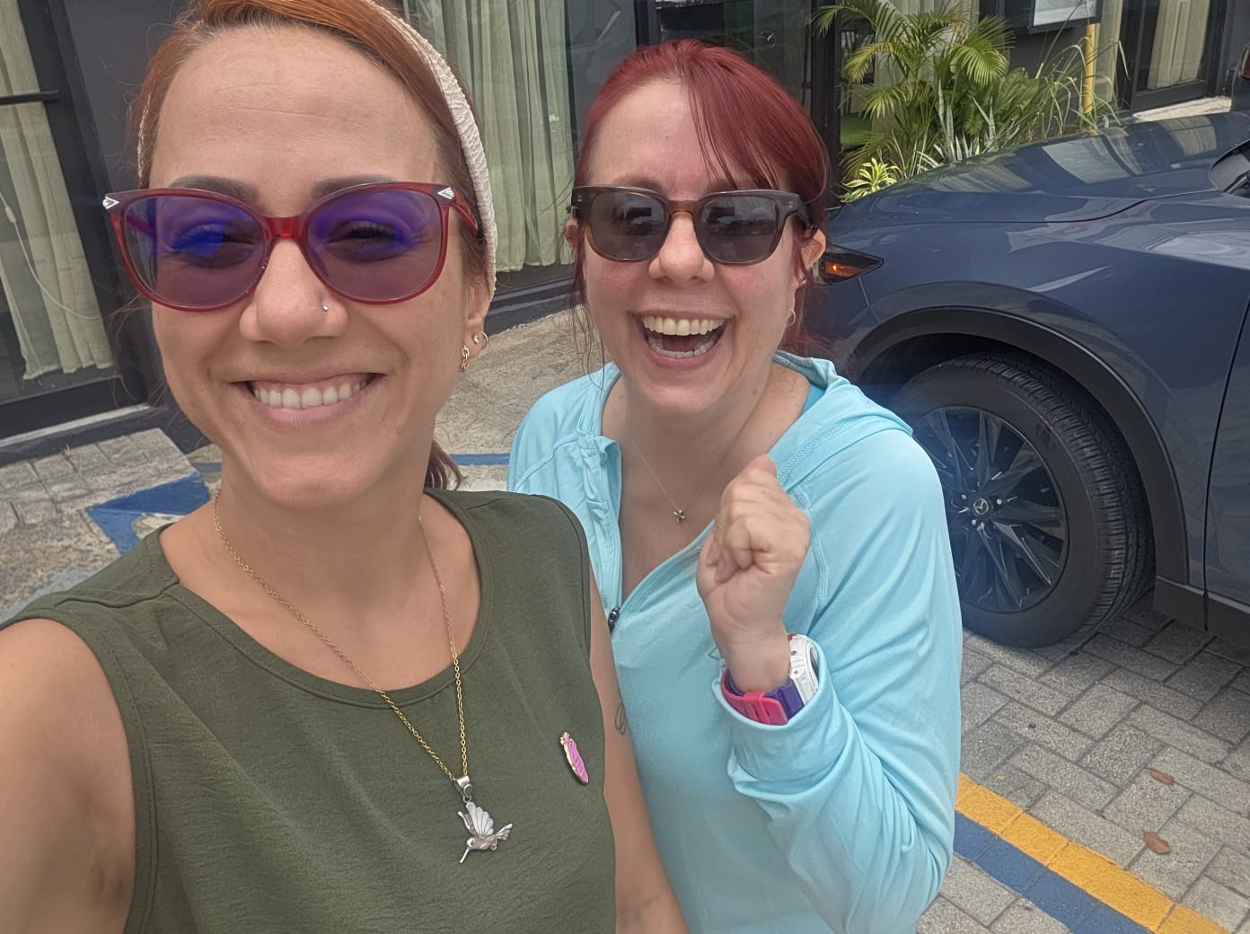Meriemil y Mariluz sonríen juntas